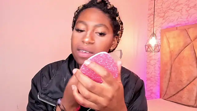 Queen perla  online show from 23, 1, 2025