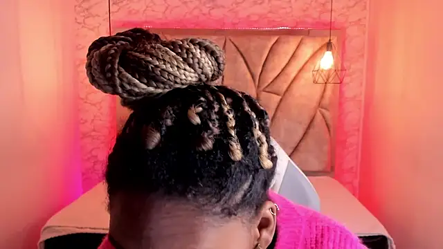 Queen perla  online show from 7, 2, 2025