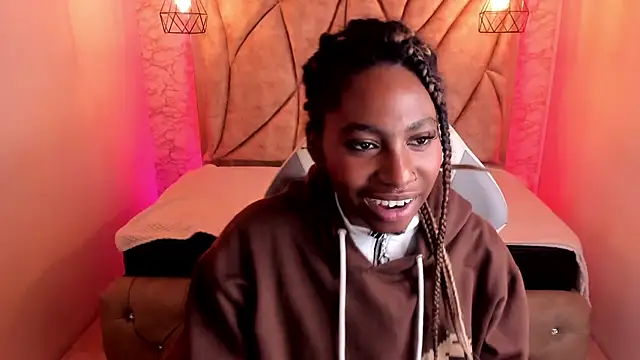 Queen perla  online show from 13, 2, 2025