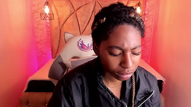 Queen perla  online show from 17, 2, 2025