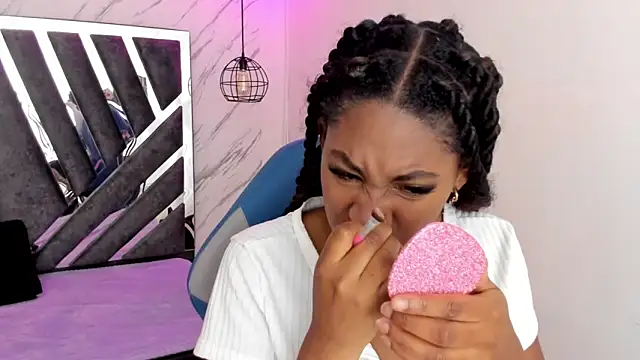 Queen perla  online show from 25, 10, 2025