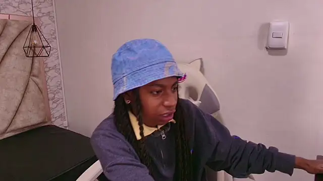 Queen perla  online show from 4, 12, 2025