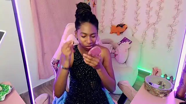 Queen perla  online show from 18, 12, 2025