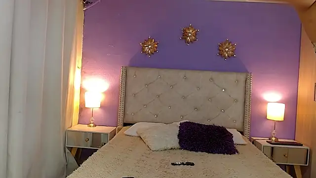 Kim and Mia online show from 7, 11, 2025