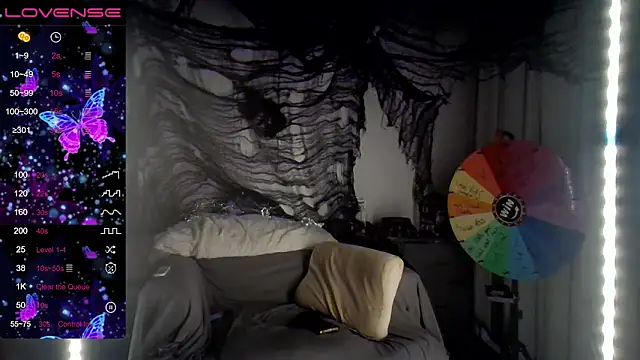 Snapshot of Milfshakecafe chatting on 7, 10, 2025 Milfshakecafe online show from 7, 10, 2025