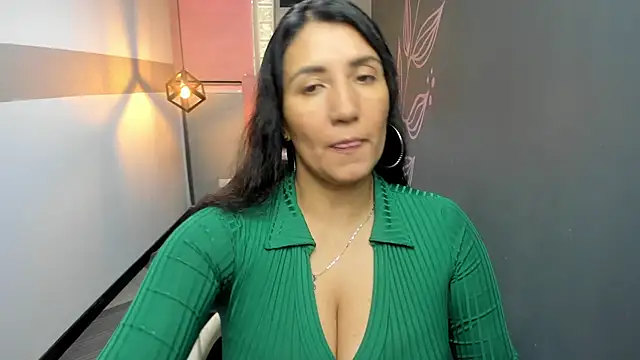 Snapshot of GiaFox_ chatting on 5, 2, 2025 GiaFox online show from 5, 2, 2025