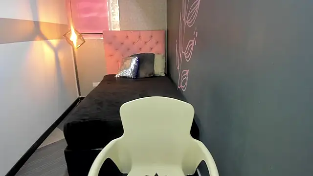 Snapshot of GiaFox_ chatting on 8, 2, 2025 GiaFox online show from 8, 2, 2025
