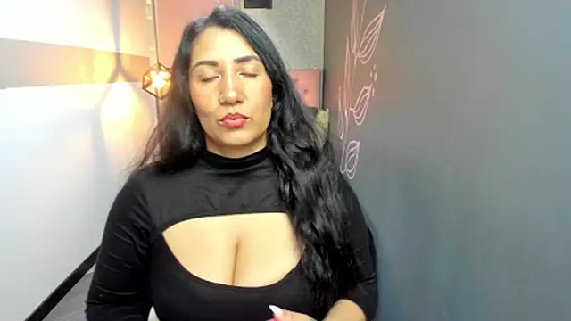 Snapshot of GiaFox_ chatting on 25, 2, 2025 GiaFox online show from 25, 2, 2025