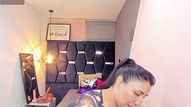 Snapshot of GiaFox_ chatting on 10, 10, 2025 GiaFox online show from 10, 10, 2025