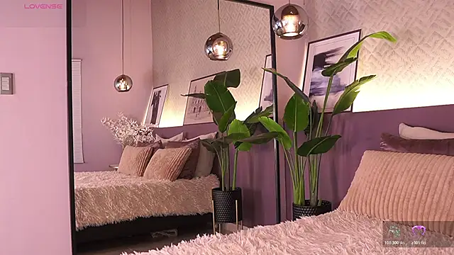 Snapshot of IzzyWild chatting on 7, 2, 2026 IzzyWild online show from 7, 2, 2026