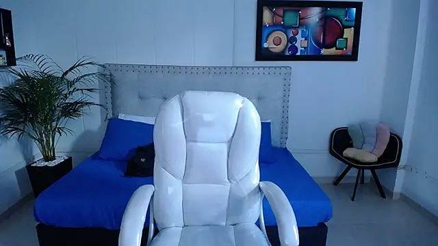 Chiqui milk  online show from 4, 2, 2025