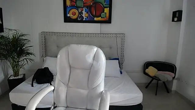 Chiqui milk  online show from 11, 2, 2025