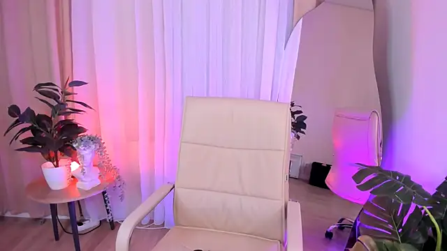 Snapshot of Mia_Cheers chatting on 5, 2, 2025 Mia Cheers online show from 5, 2, 2025