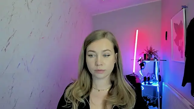 holly xglam online show from 18, 11, 2025