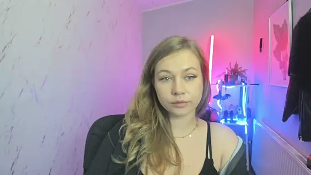 holly xglam online show from 25, 11, 2025