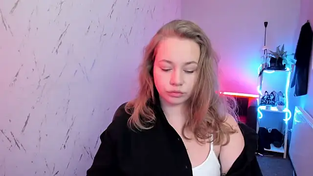 holly xglam online show from 30, 3, 2026