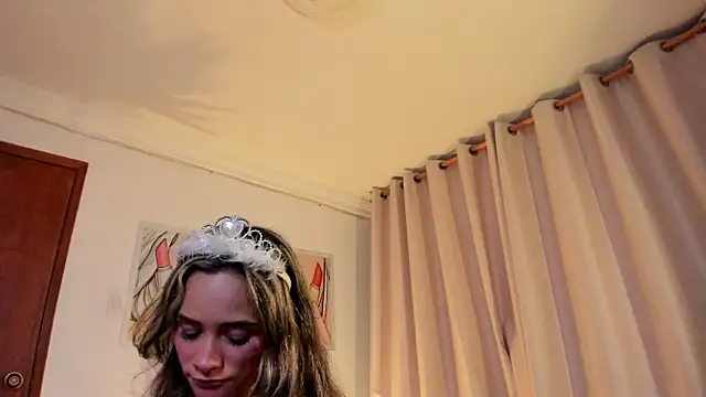 SkiinnyAna online show from 31, 10, 2025