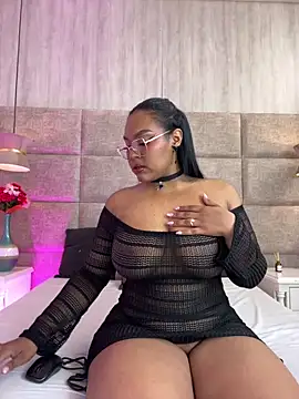 Snapshot of Esmeralda_Duarte chatting on 7, 2, 2026 Esmeralda Duarte online show from 7, 2, 2026