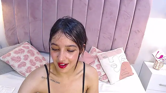 Snapshot of LeenaBrown chatting on 30, 1, 2025 LeenaBrown online show from 30, 1, 2025