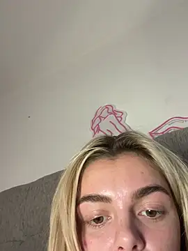 Snapshot of IrishTeenBarbie69 chatting on 8, 2, 2025 IrishTeenBarbie69 online show from 8, 2, 2025