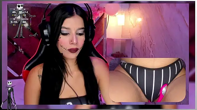 Snapshot of SweetieCloe_ chatting on 14, 10, 2025 SweetieCloe online show from 14, 10, 2025