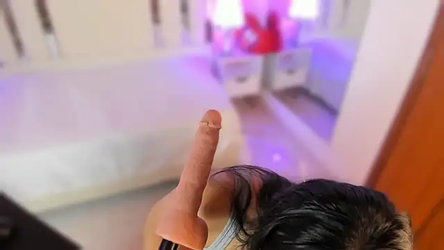 Miliaangeles online show from 4, 10, 2025