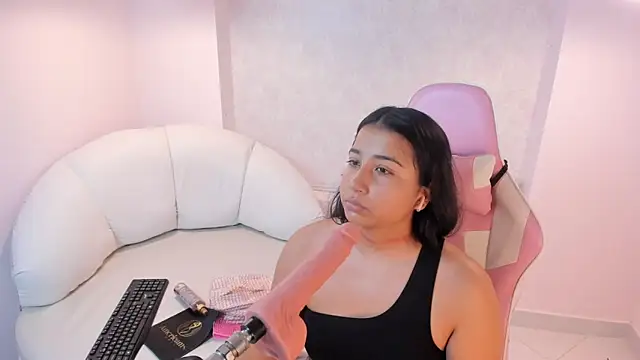 Snapshot of Miliaangeles chatting on 9, 3, 2026 Miliaangeles online show from 9, 3, 2026