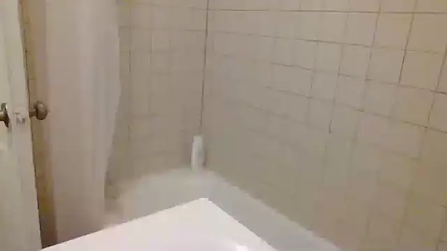 Snapshot of AllLeggs chatting on 6, 12, 2024 AllLeggs online show from 6, 12, 2024