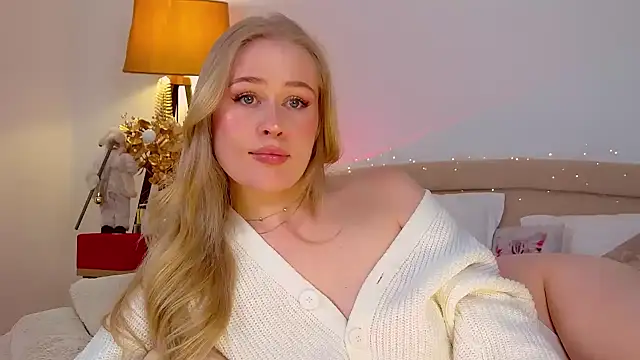 Snapshot of JuliaJaee chatting on 1, 1, 2025 JuliaJaee online show from 1, 1, 2025