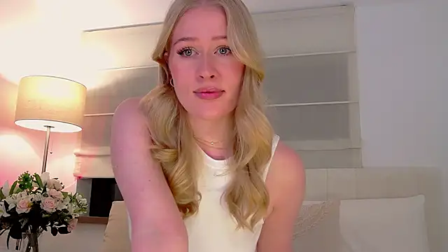 Snapshot of JuliaJaee chatting on 27, 10, 2025 JuliaJaee online show from 27, 10, 2025