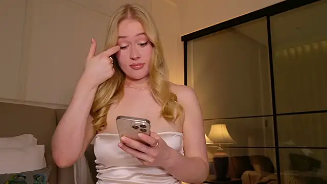 Snapshot of JuliaJaee chatting on 27, 11, 2025 JuliaJaee online show from 27, 11, 2025