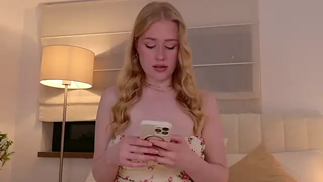 Snapshot of JuliaJaee chatting on 24, 4, 2026 JuliaJaee online show from 24, 4, 2026