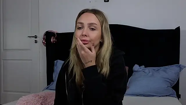 Snapshot of AnnaMaee chatting on 18, 11, 2025 AnnaMaee online show from 18, 11, 2025