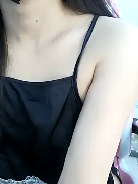 Snapshot of _Linez_ chatting on 8, 9, 2025  Linez  online show from 8, 9, 2025