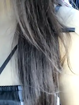 Snapshot of _Linez_ chatting on 8, 10, 2025  Linez  online show from 8, 10, 2025