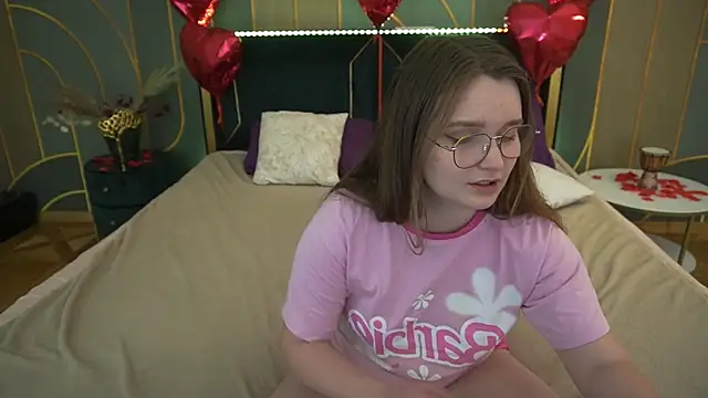 MagicPeachh  online show from 3, 3, 2025