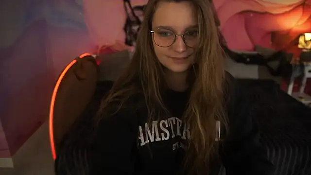 MagicPeachh  online show from 21, 10, 2025