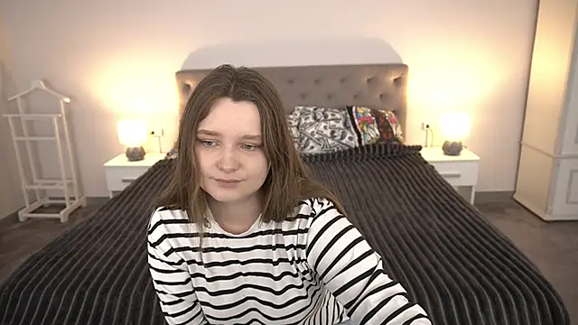 MagicPeachh  online show from 17, 6, 2026