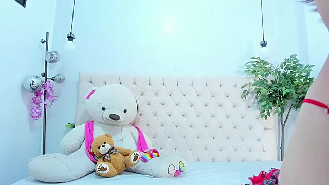 Victoria Coleman online show from 4, 12, 2025