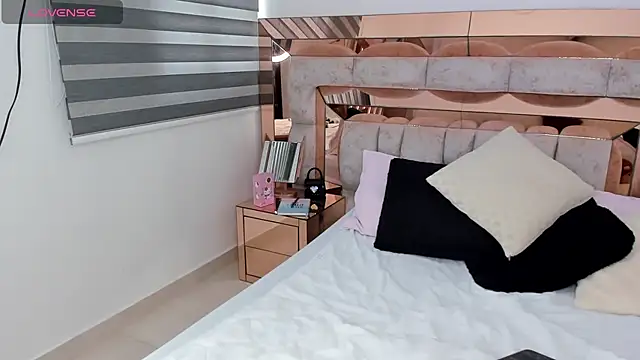 CamiiLovers online show from 10, 2, 2025