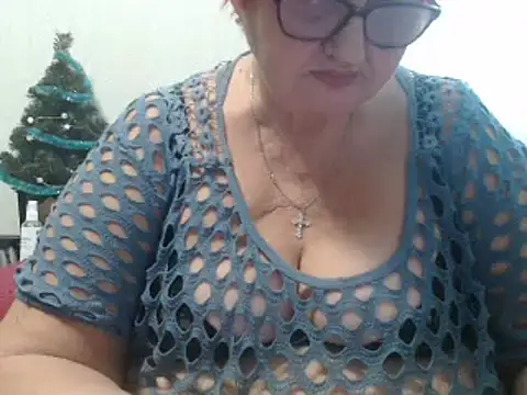 Snapshot of DeniseeRose chatting on 4, 1, 2025 DeniseeRose online show from 4, 1, 2025