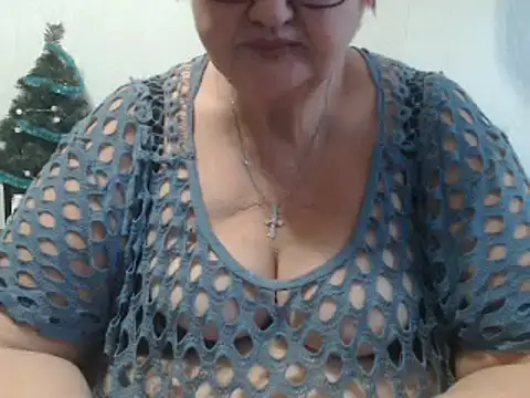 Snapshot of DeniseeRose chatting on 6, 1, 2025 DeniseeRose online show from 6, 1, 2025