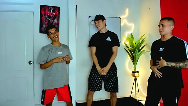 Snapshot of oversizedxguys chatting on 11, 4, 2026 oversizedxguys online show from 11, 4, 2026