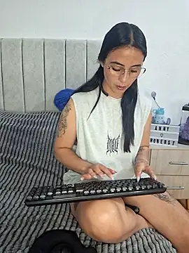 Snapshot of anny_roberts chatting on 27, 5, 2026 anny roberts online show from 27, 5, 2026