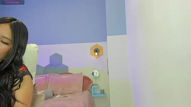 Chloe fischer  online show from 18, 4, 2026