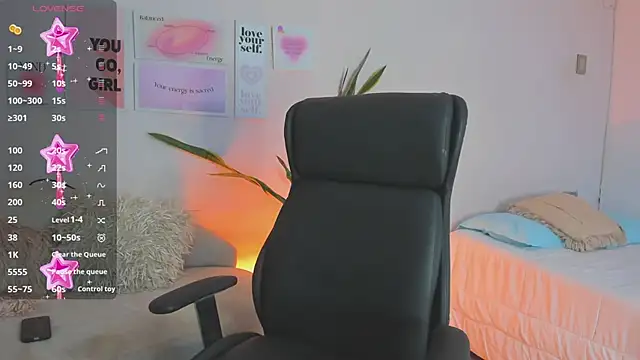 Snapshot of MissSussy chatting on 8, 1, 2025 MissSussy online show from 8, 1, 2025