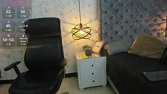 Snapshot of MissSussy chatting on 14, 11, 2025 MissSussy online show from 14, 11, 2025