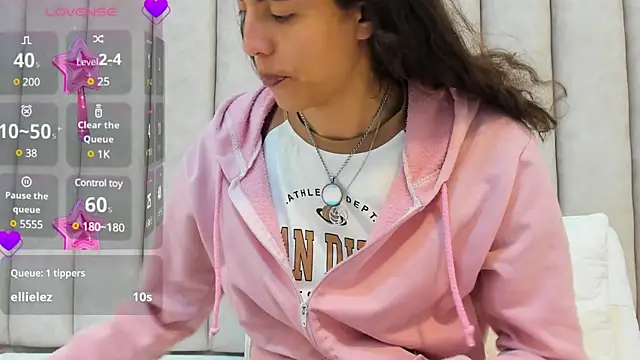 FreyaMoller online show from 3, 2, 2025