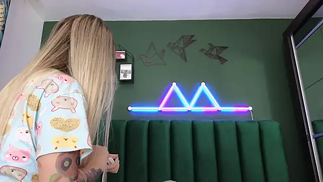 Snapshot of kimmie_meow chatting on 3, 2, 2025 kimmie meow online show from 3, 2, 2025
