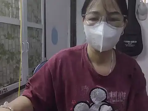 MaiHuong77 online show from 5, 11, 2025